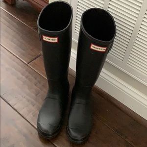 Black matte hunter boots